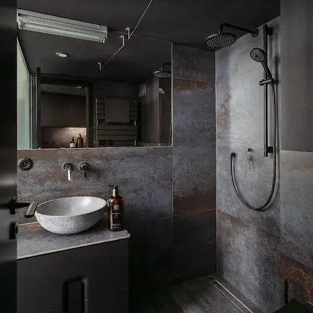 A Designer's Flat * Prag